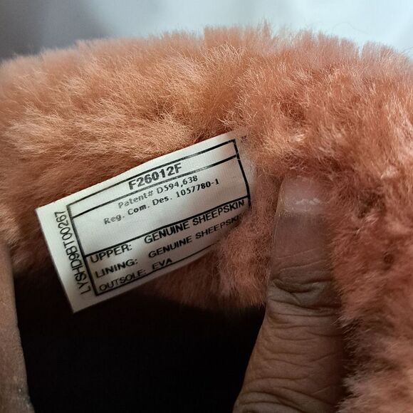 UGG   - Picture 8 of 16